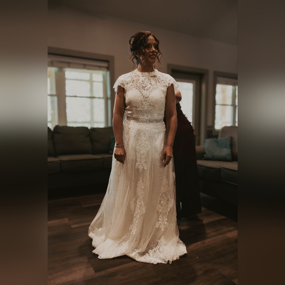 Melissa Sweet Elegant Ivory Lace Wedding Dress - Picture 8 of 9